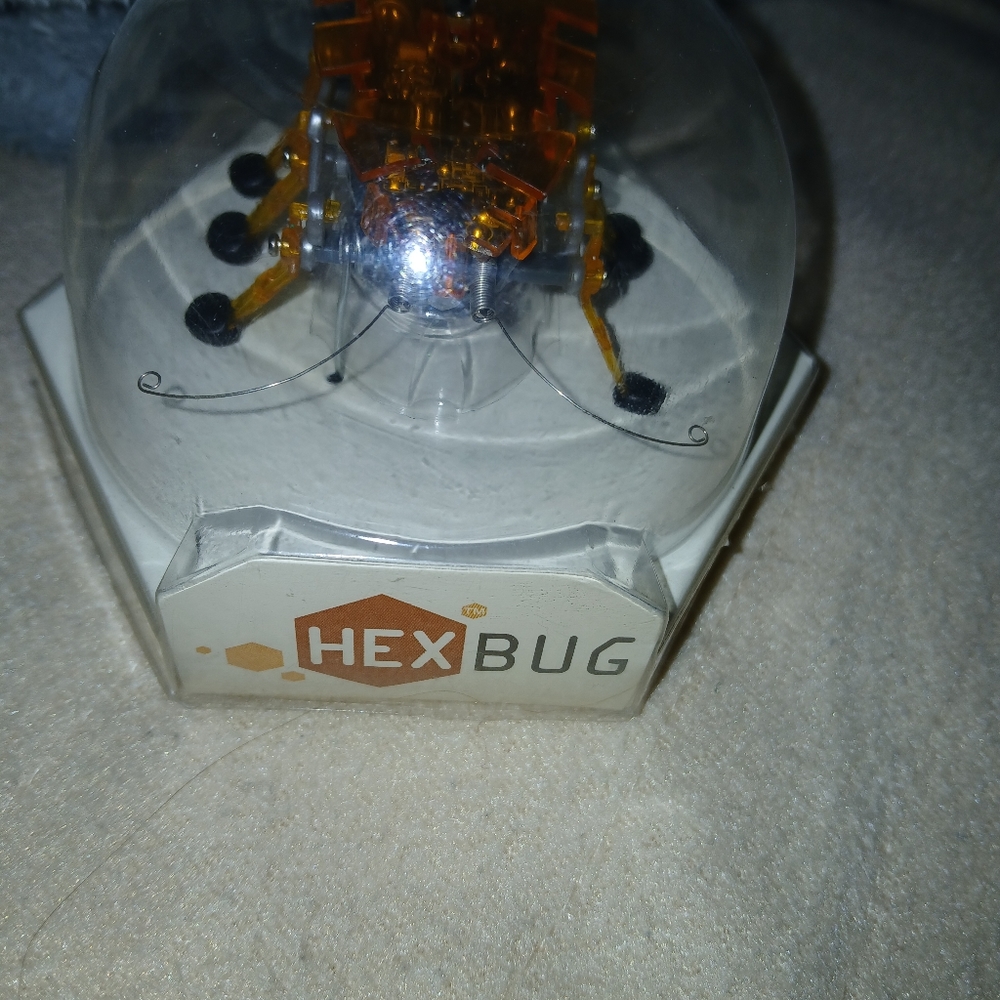 Hexbug Alpha Micro Robotic Creature - Picture 14 of 16